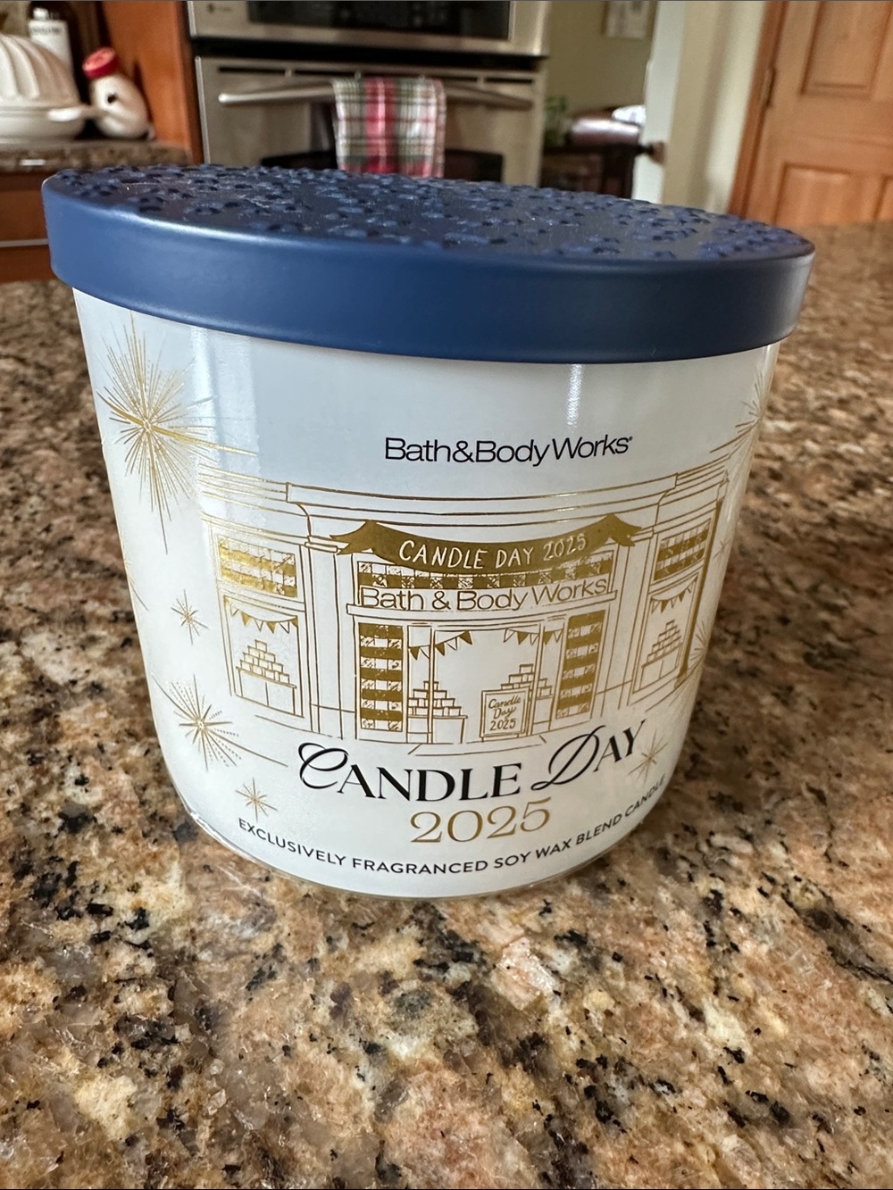 Bath & Body Works White Jar Candle Day 2025 with Navy Lid